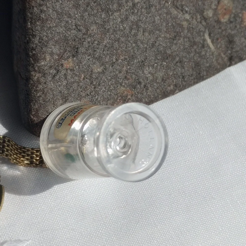 Vintage Seagram's gin martini keychain